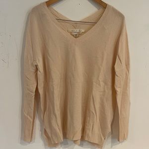 Max Studio pale pink cashmere sweater